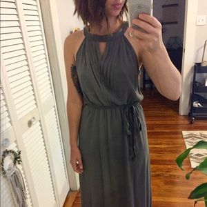 Beautiful taupe maxi dress w/ pleat front - S