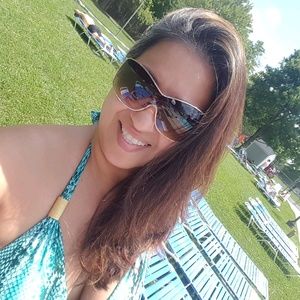 Meet your Posher, Marievelis