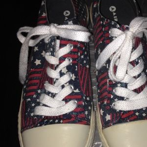 Airwalk tennis shoes