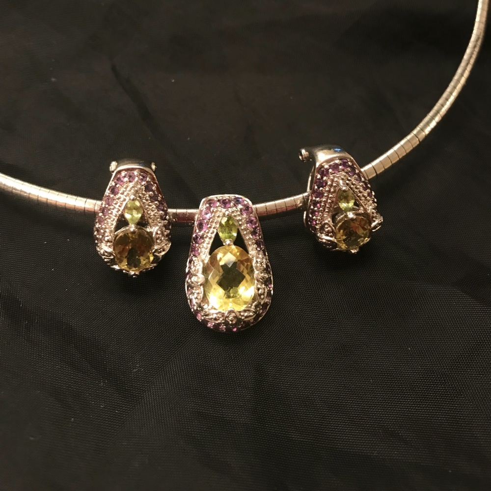 Pendant with earrings