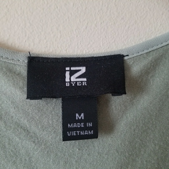 IZ Byer Light Green Flowy Top - Picture 3 of 4