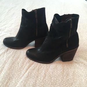 NWOT Lucky Brand Zipper Booties