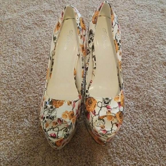 Shoes - Picture 3 of 3