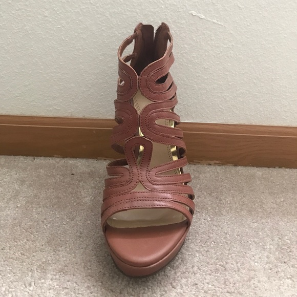 Jessica Simpson styled heel - Picture 2 of 2