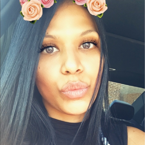 Meet your Posher, Daira - Picture 1 of 1