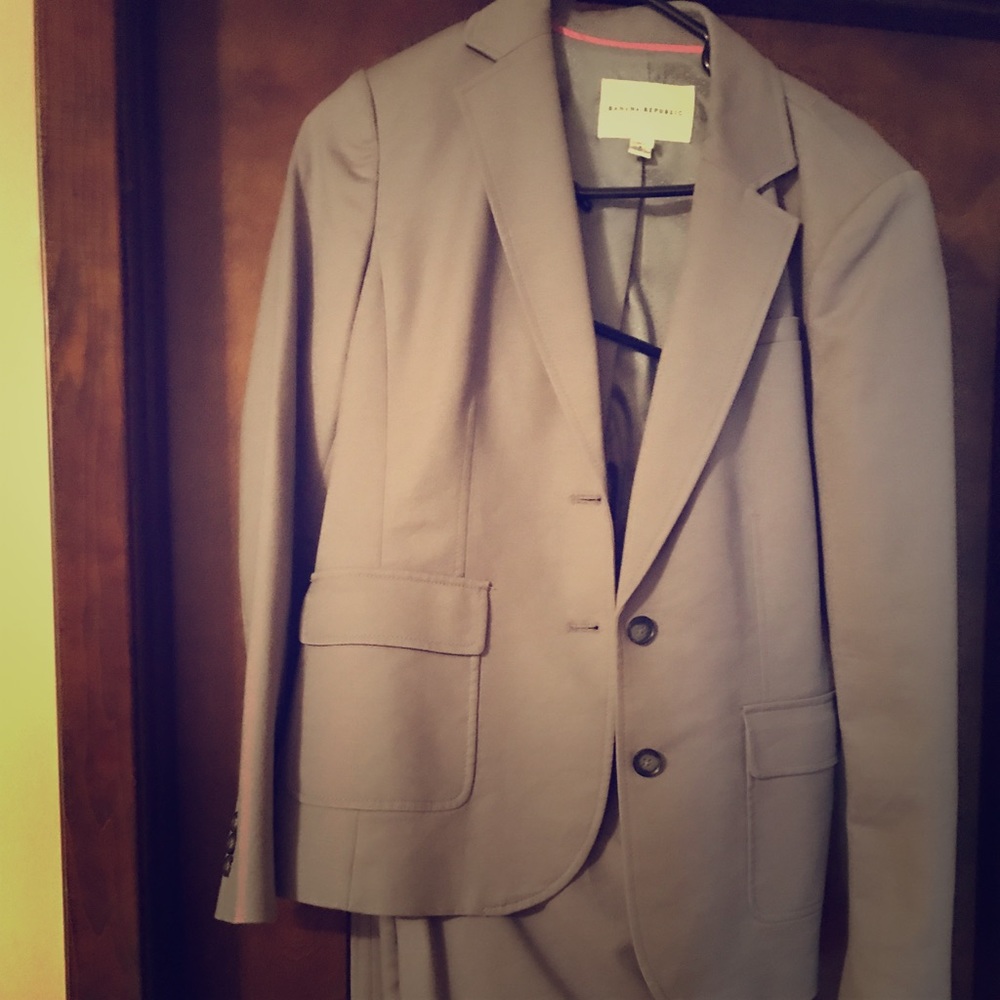 Suit size 8 grey full suit