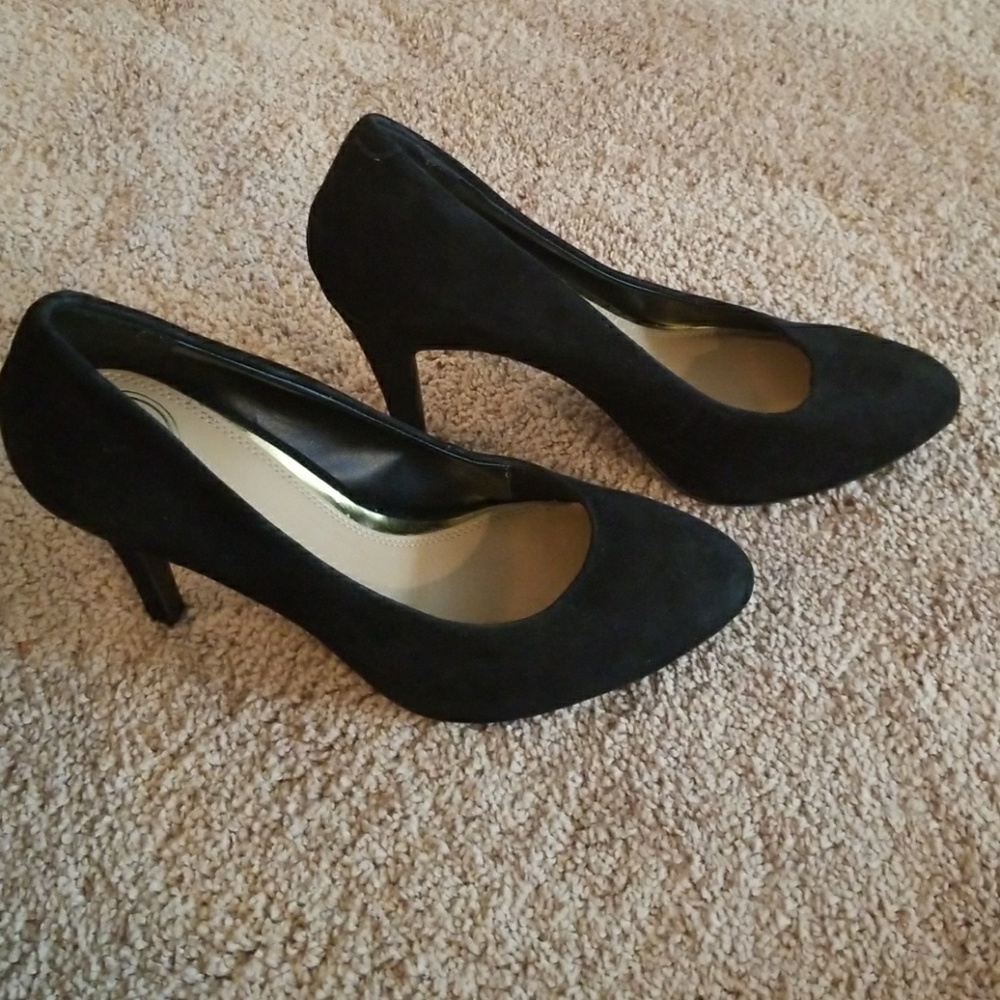Shoes - Picture 2 of 3