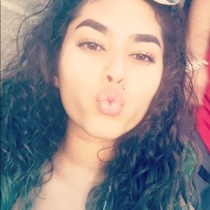 Meet your Posher, Lea