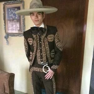 Meet your Posher, Victor