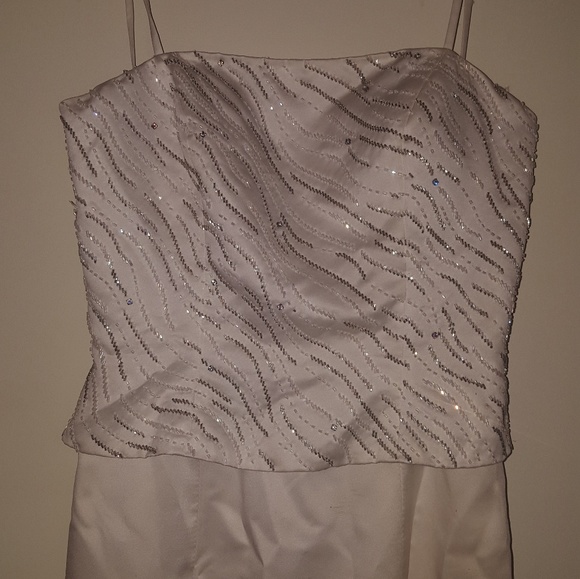 Wedding dress - Picture 1 of 5