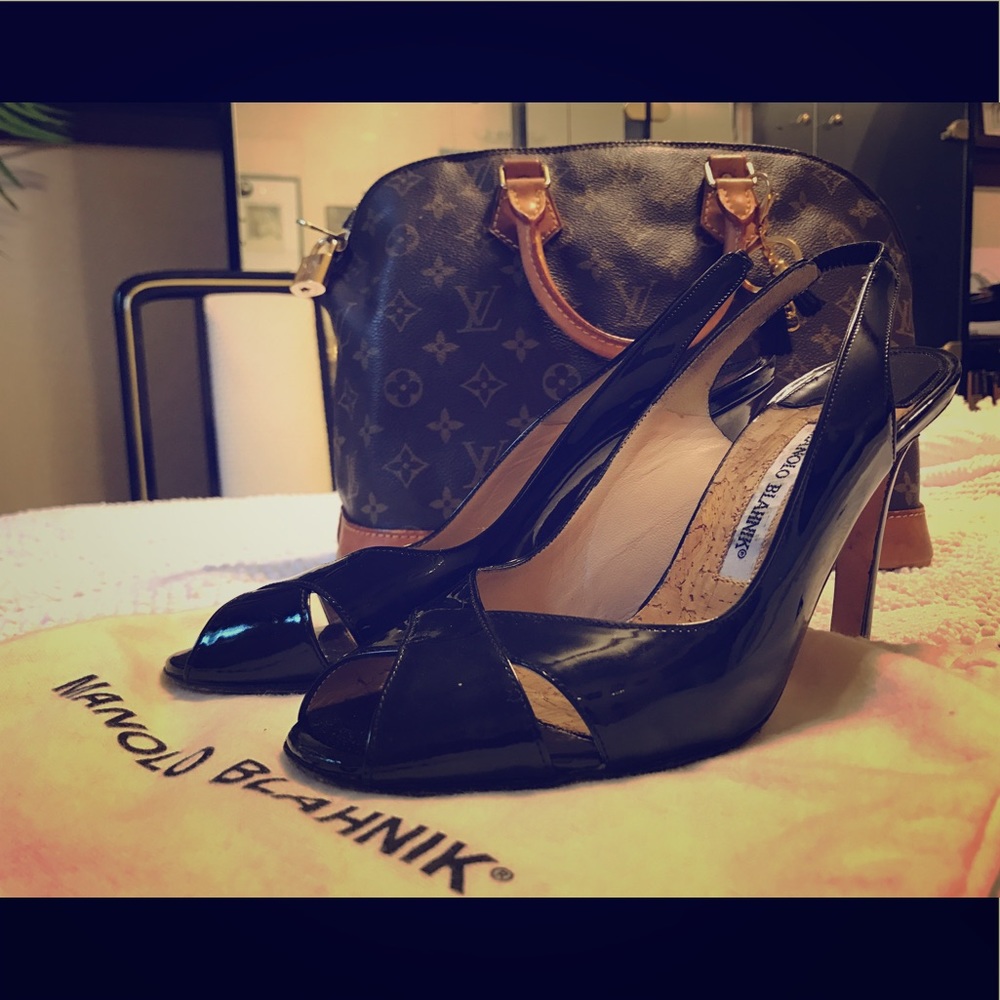 🚫SOLD🚫Auth MANOLO BLAHNIK patent leather slings