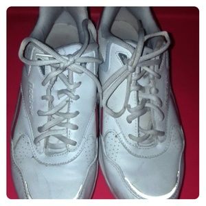 Reebok DMX Max walking shoes