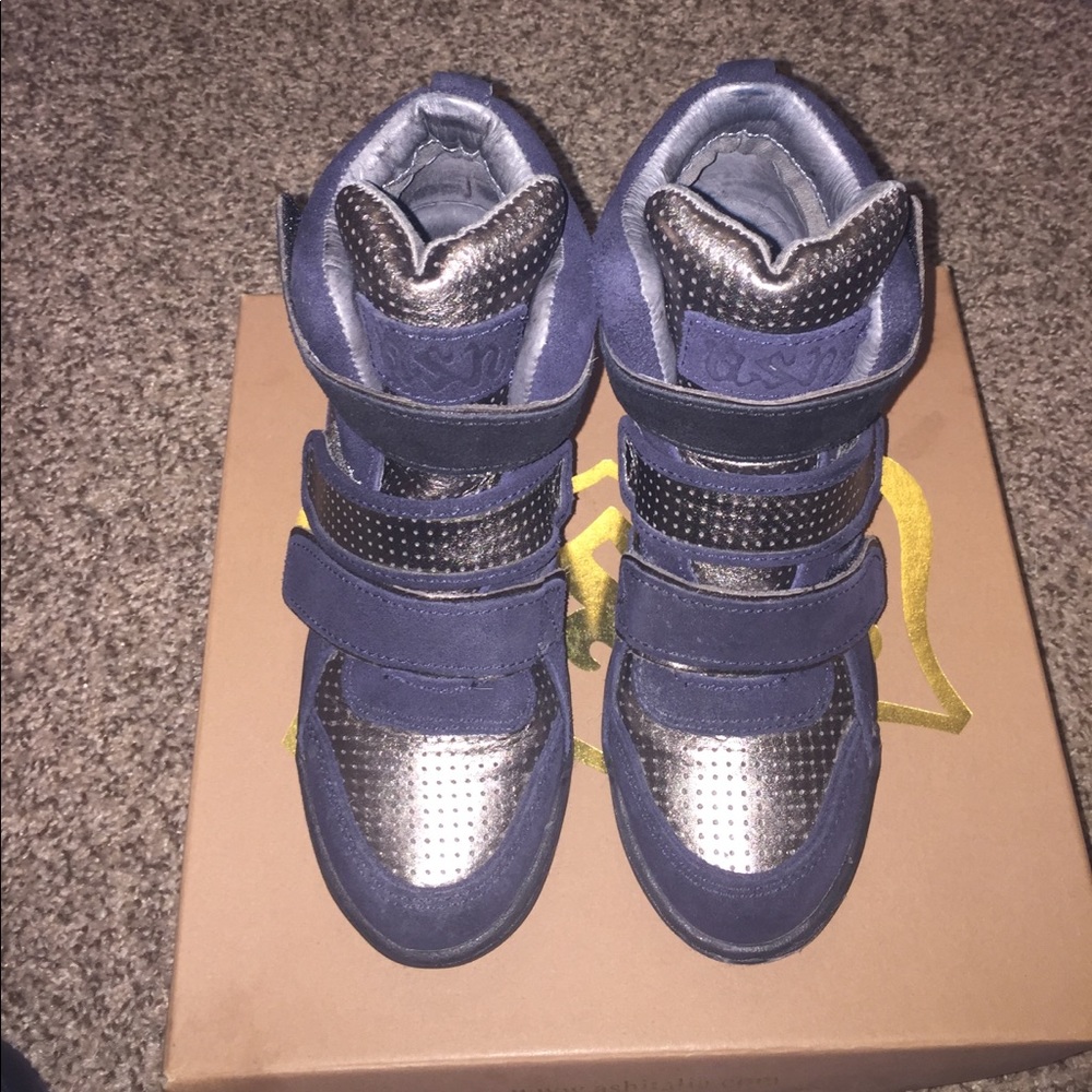 ❌ SOLD ❌ Ash Sneakers