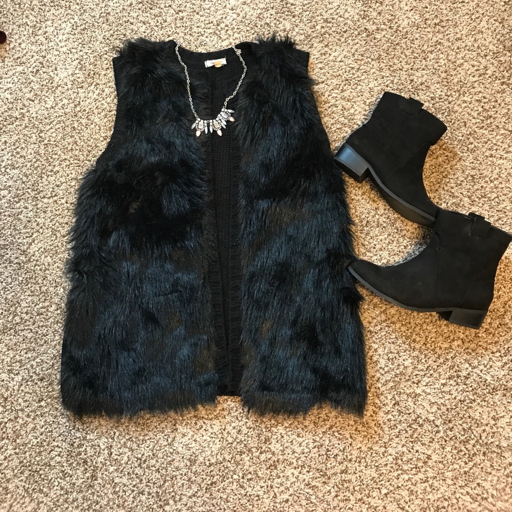 Eyeshadow furry vest
