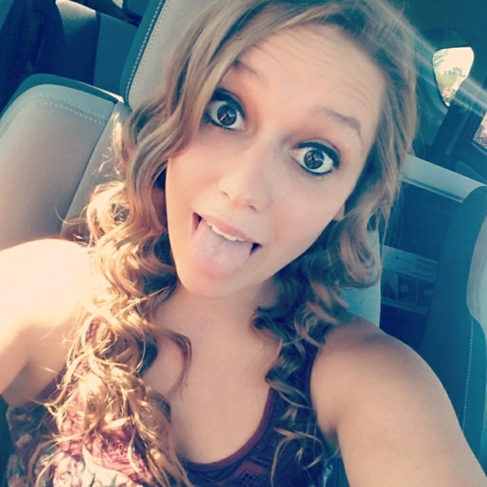 Meet your Posher, Kayla