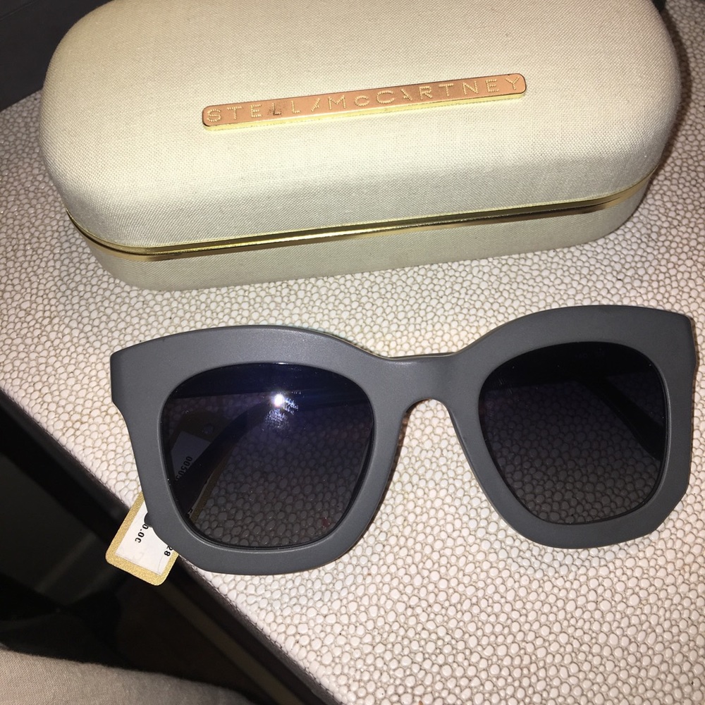 New authentic stell McCartney sunglasses w tag