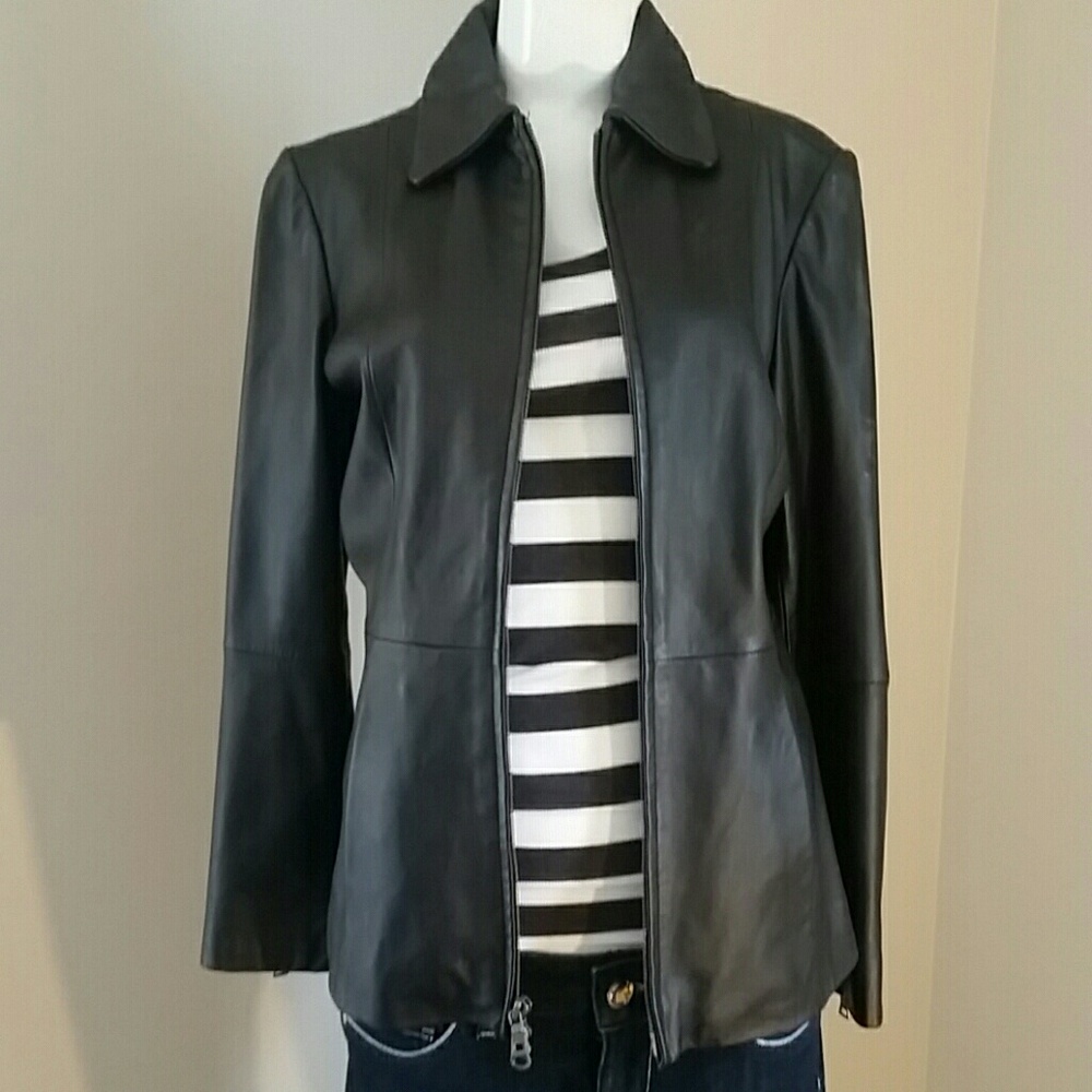 Classic Guess zip up leather jacket