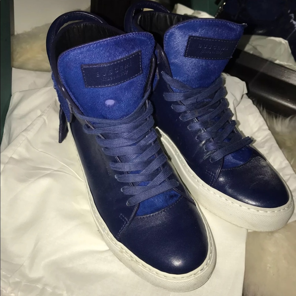Buscemi . 100% Authentic