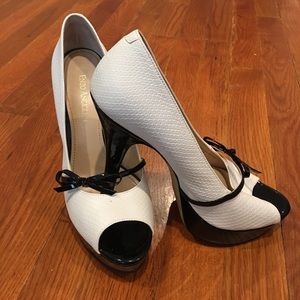 Enzo Angiolini Savoye Bow Trim Peep Toe Pump