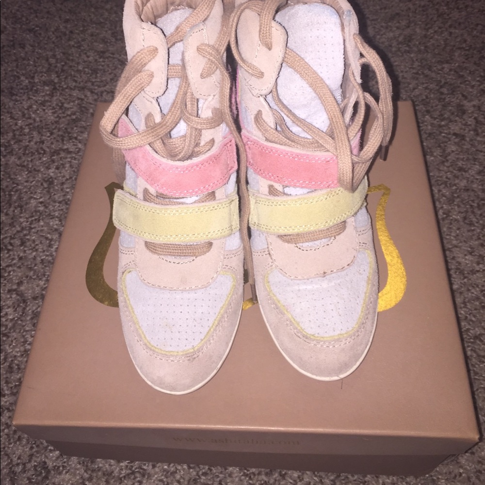 ❌ SOLD ❌ Ash Sneakers