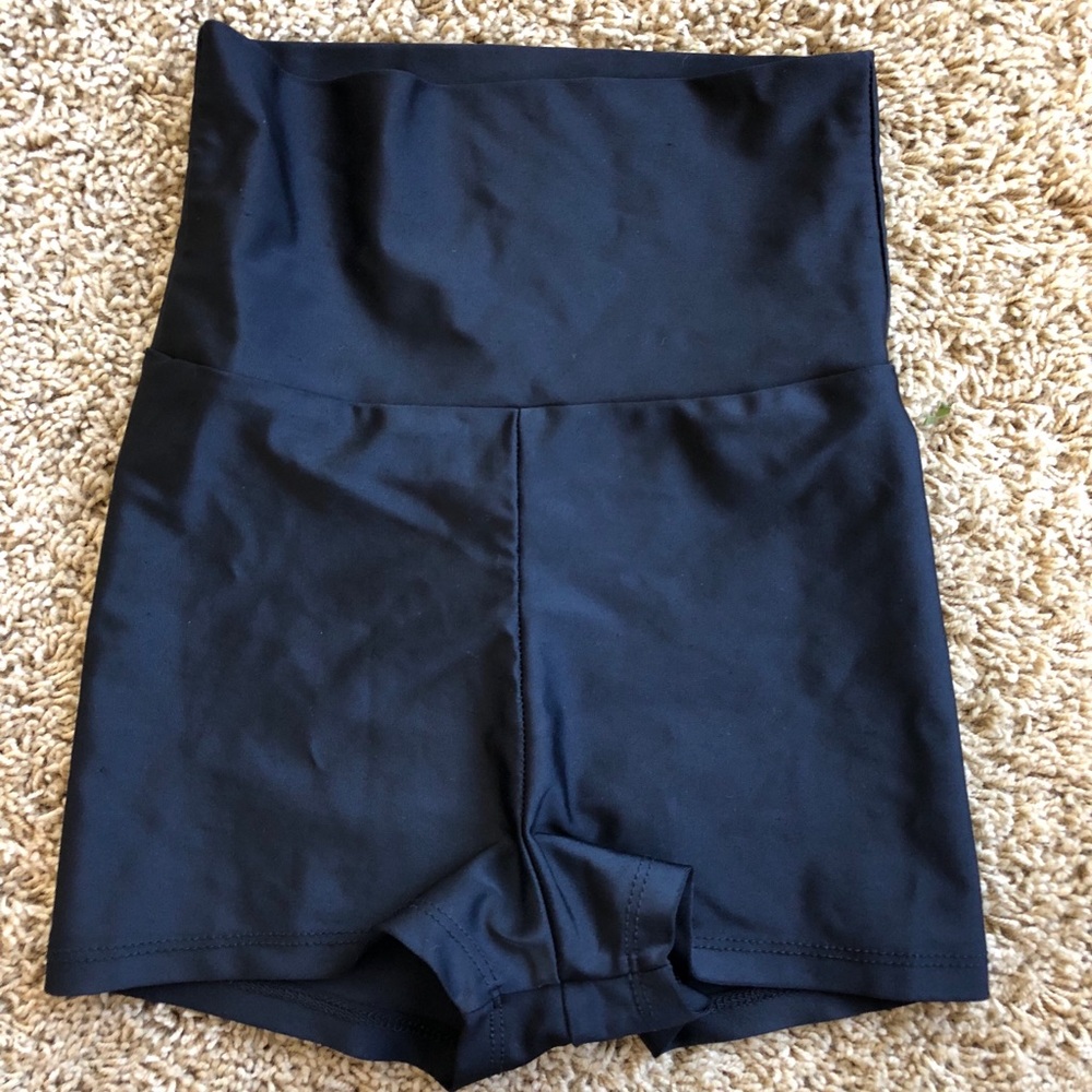 Natalie high waisted bootie shorts S