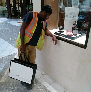 Meet your Posher, Perry