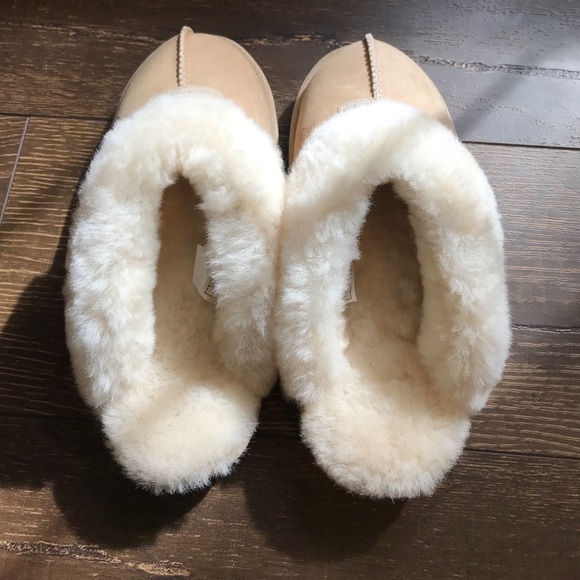 Brand NEW in box Ugg Coquette clogs - Picture 3 of 5