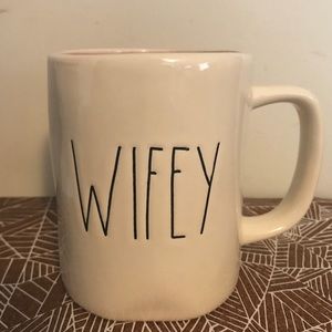 Rae Dunn “Wifey” Mug! ☕️