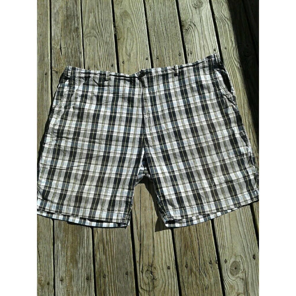 Roundtree and Yorke casual shorts
