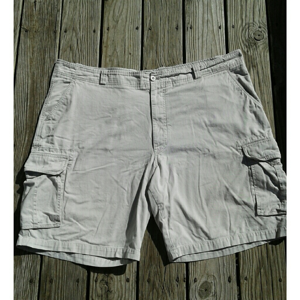 Roundtree and Yorke cargo shorts