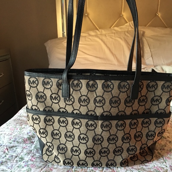 Michael Kors - Picture 2 of 2