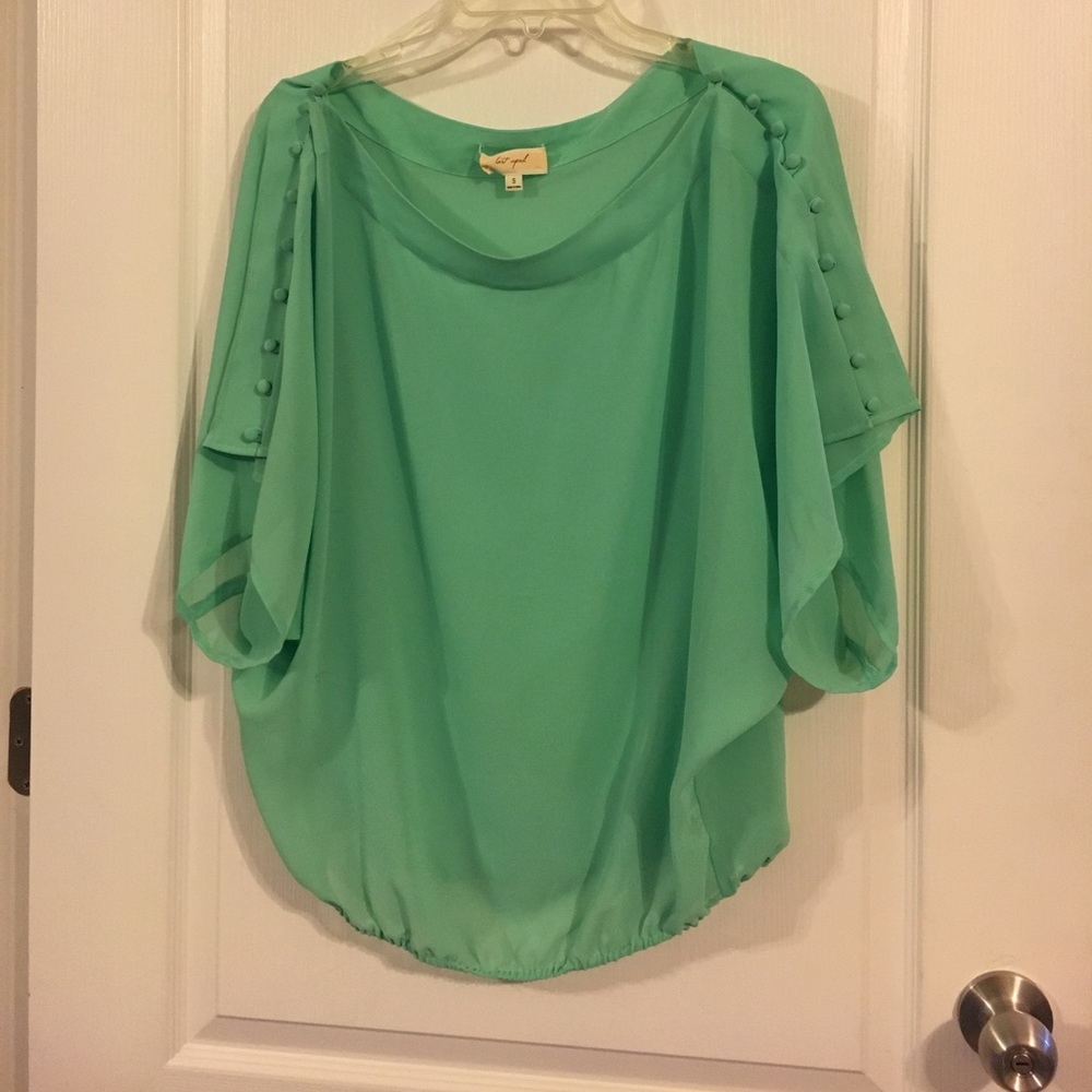 EUC mint button detail sleeve blouse sz small