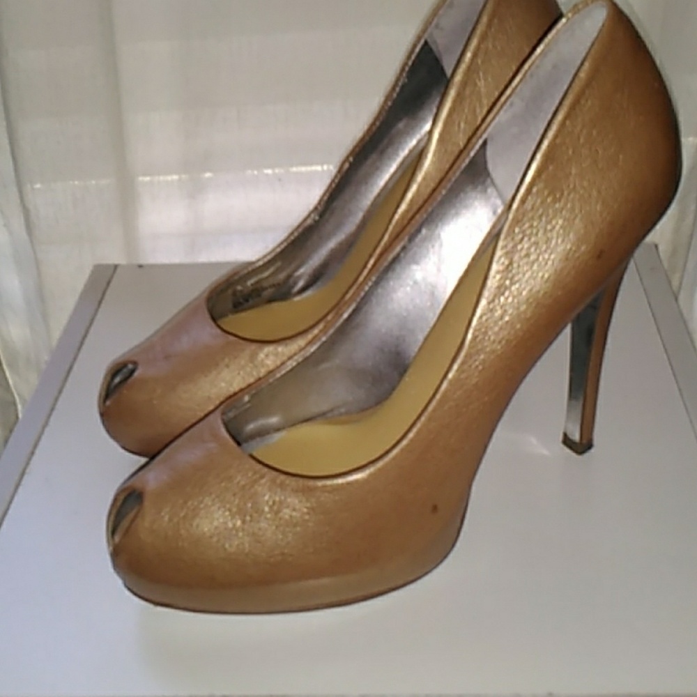 Heels - Picture 2 of 2