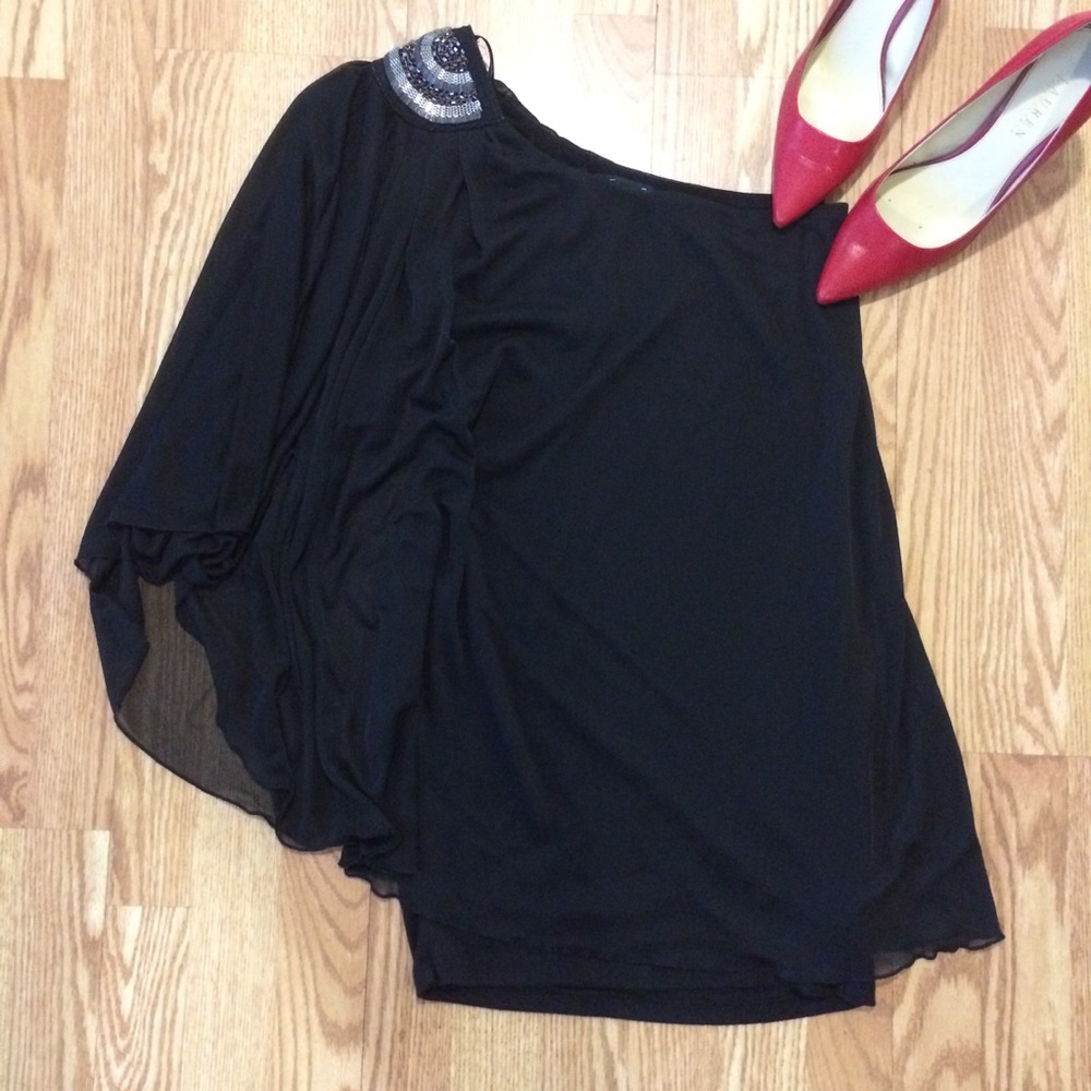 One shoulder embellished dress 👗 cold