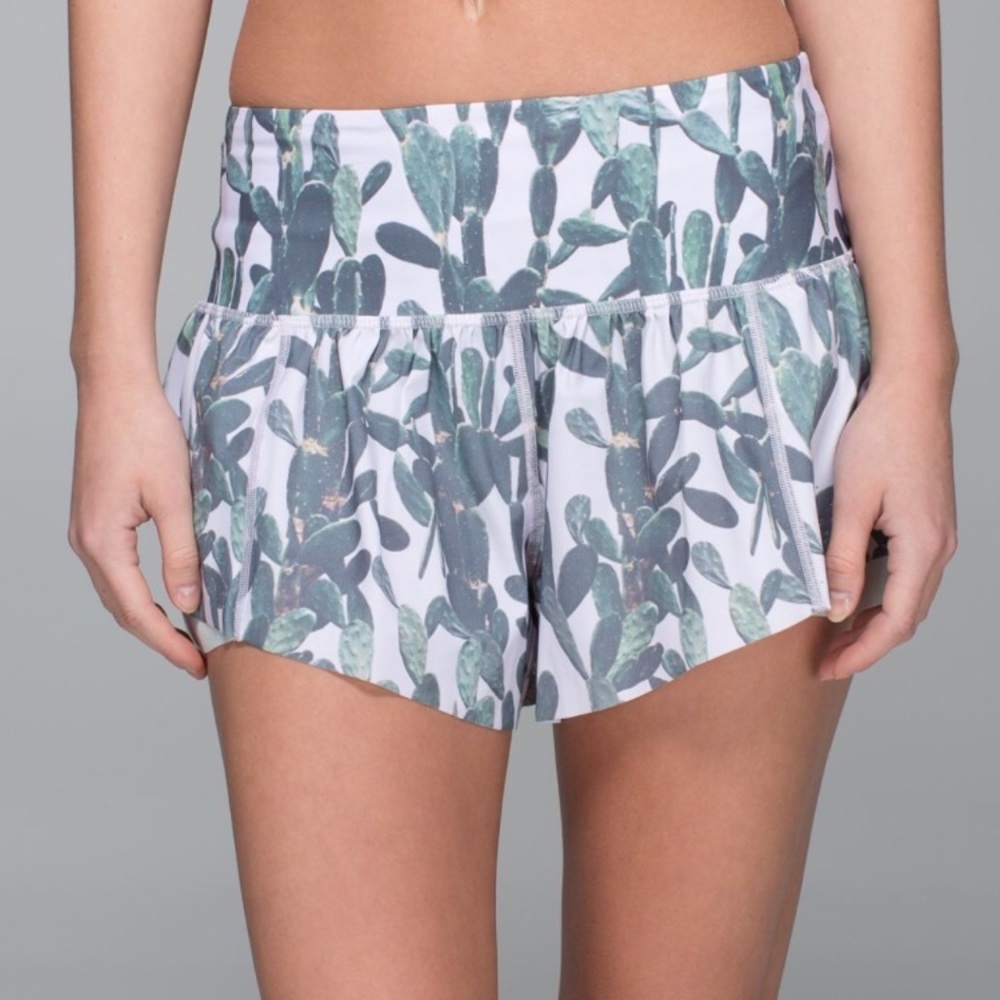 LULULEMON Sea Me Run SHORTS Prickly Cactus Size 10