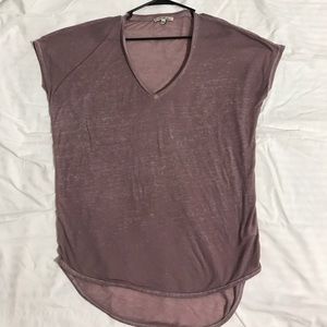 loose v neck w back bottom tail longer than front