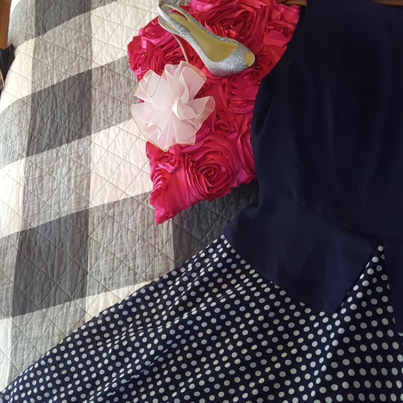 Dress - Picture 4 of 5