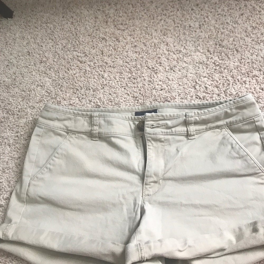 AMERICAN EAGLE OUTFITTERS tan shorts