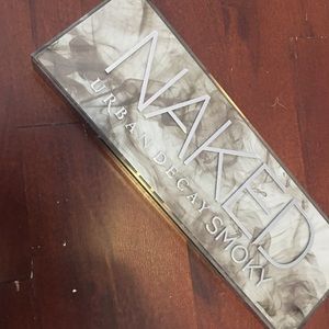 Urban Decay Naked Smoky Palette