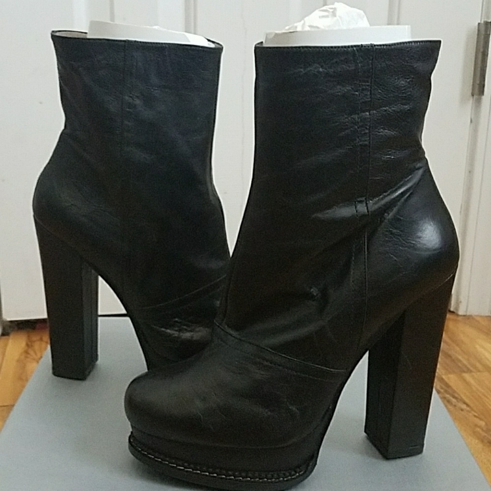 ZIGIny black (NEW) bootie size 10/9
