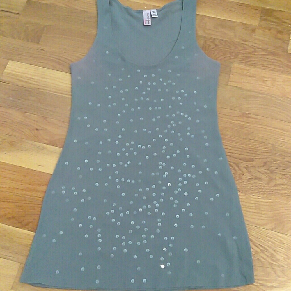 Gray tank top