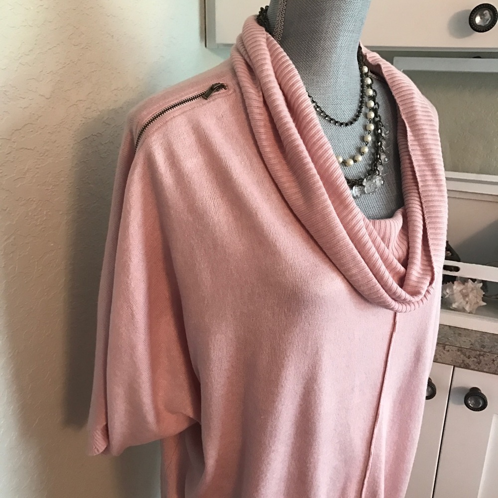 Roz & Ali peach top.