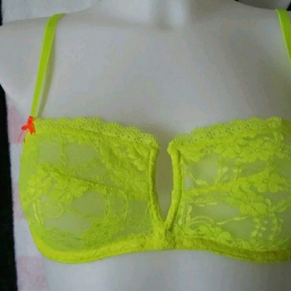 Victoria secret lace bralette 32d NWT