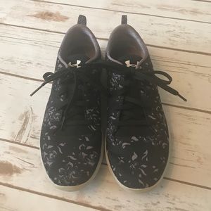 Under Armour sneaker size 6.5