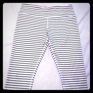 Scorpio Sol size medium Capri leggings