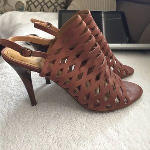 Strappy Nine West REDUCED size 8 almost new