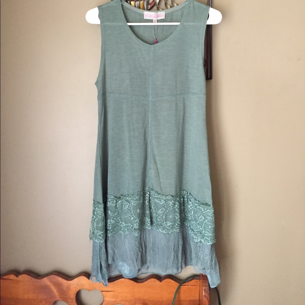 Green sleeveless dress