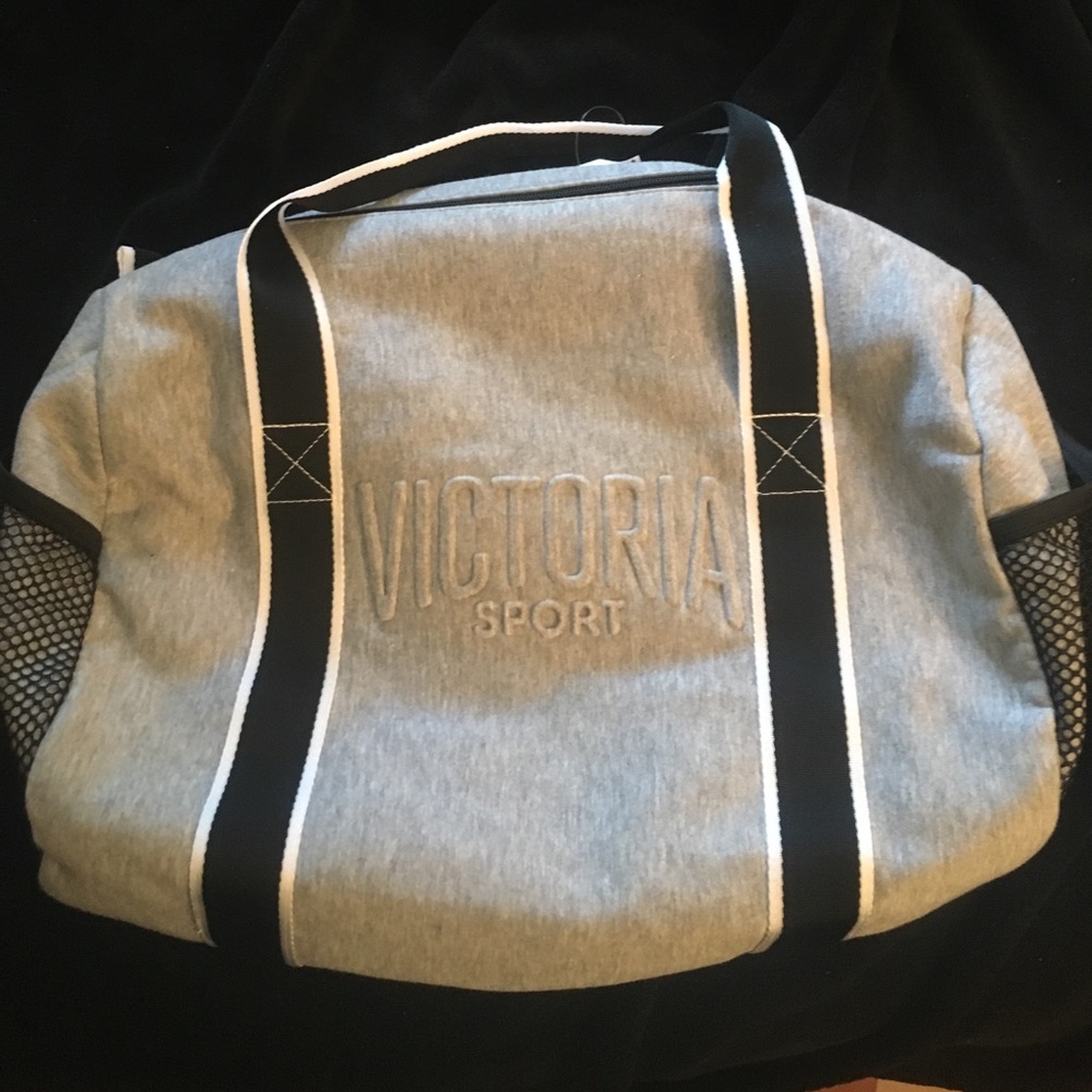 ✨SOLD ON MERC ✨Victoria Secret Sport duffle bag