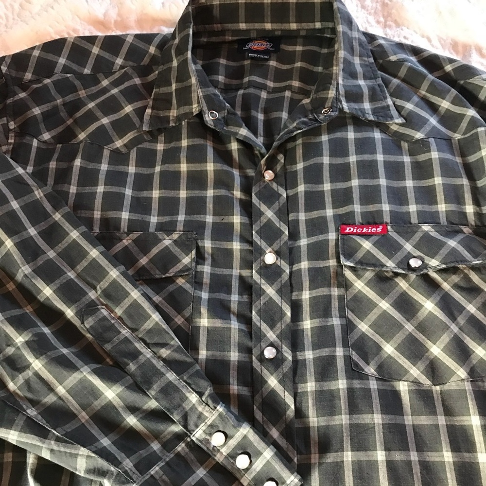 Men’s Dickies plaid shirt with snaps