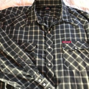 Men’s Dickies plaid shirt with snaps